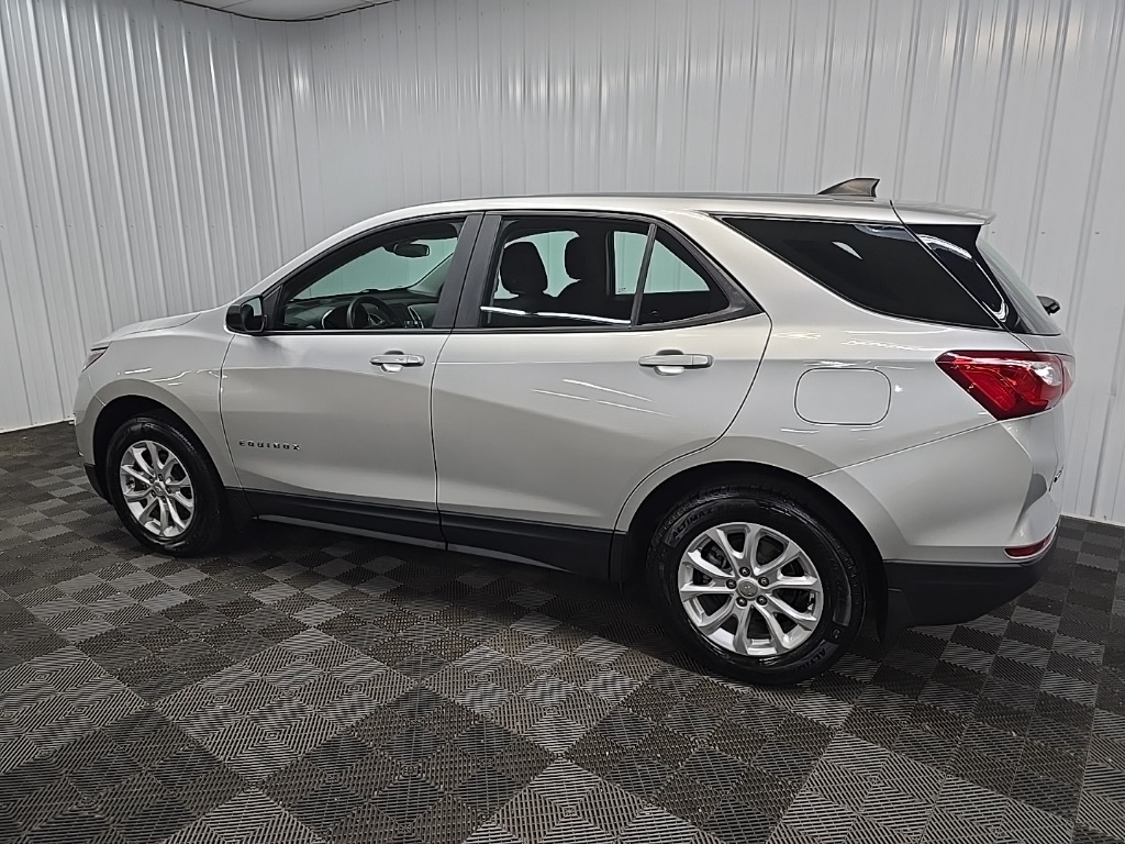 2021 Chevrolet Equinox LS photo 3