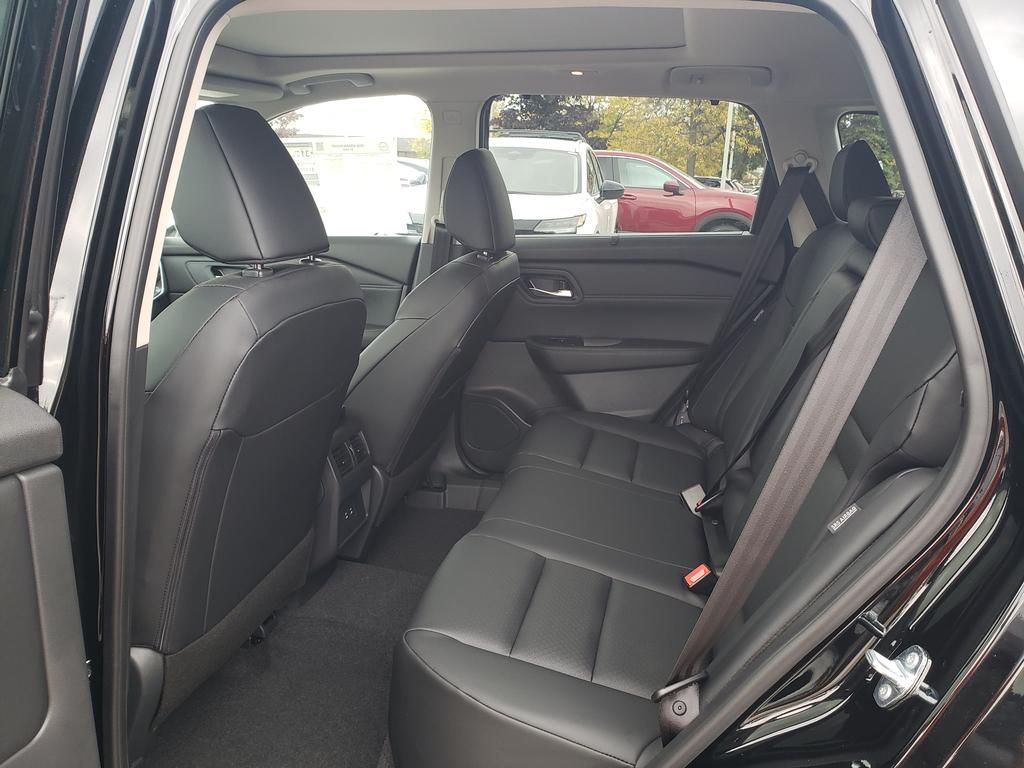 2026 Nissan Rogue SV photo 4