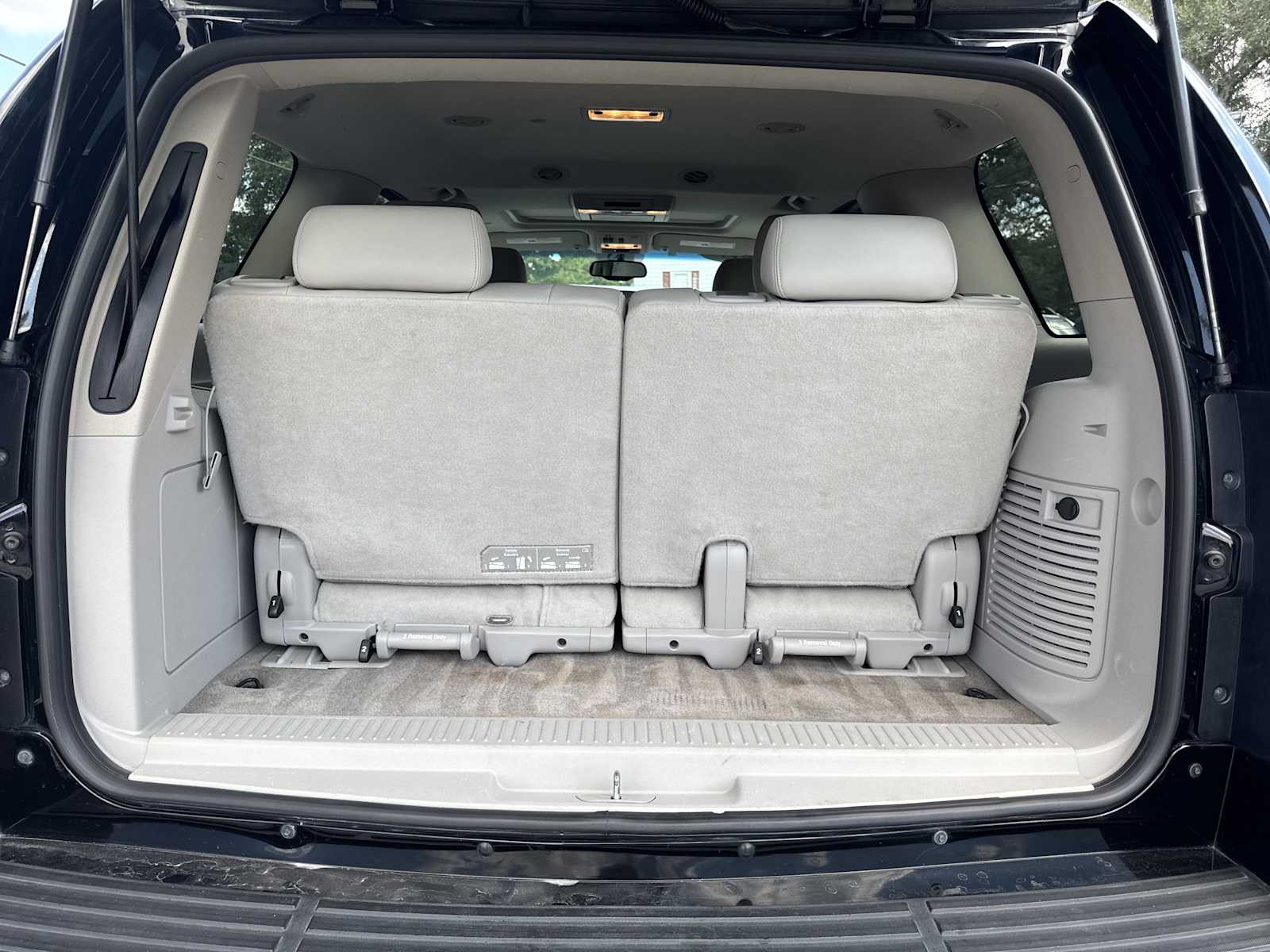 2011 Chevrolet Tahoe LT photo 7