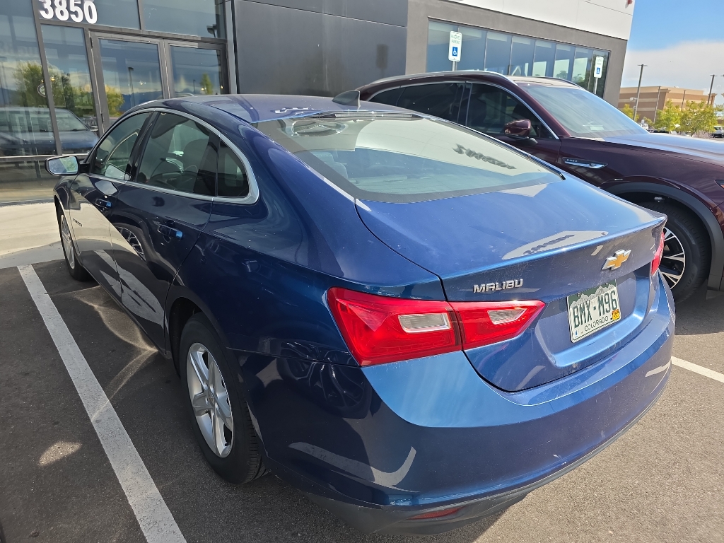 2019 Chevrolet Malibu LS photo 2