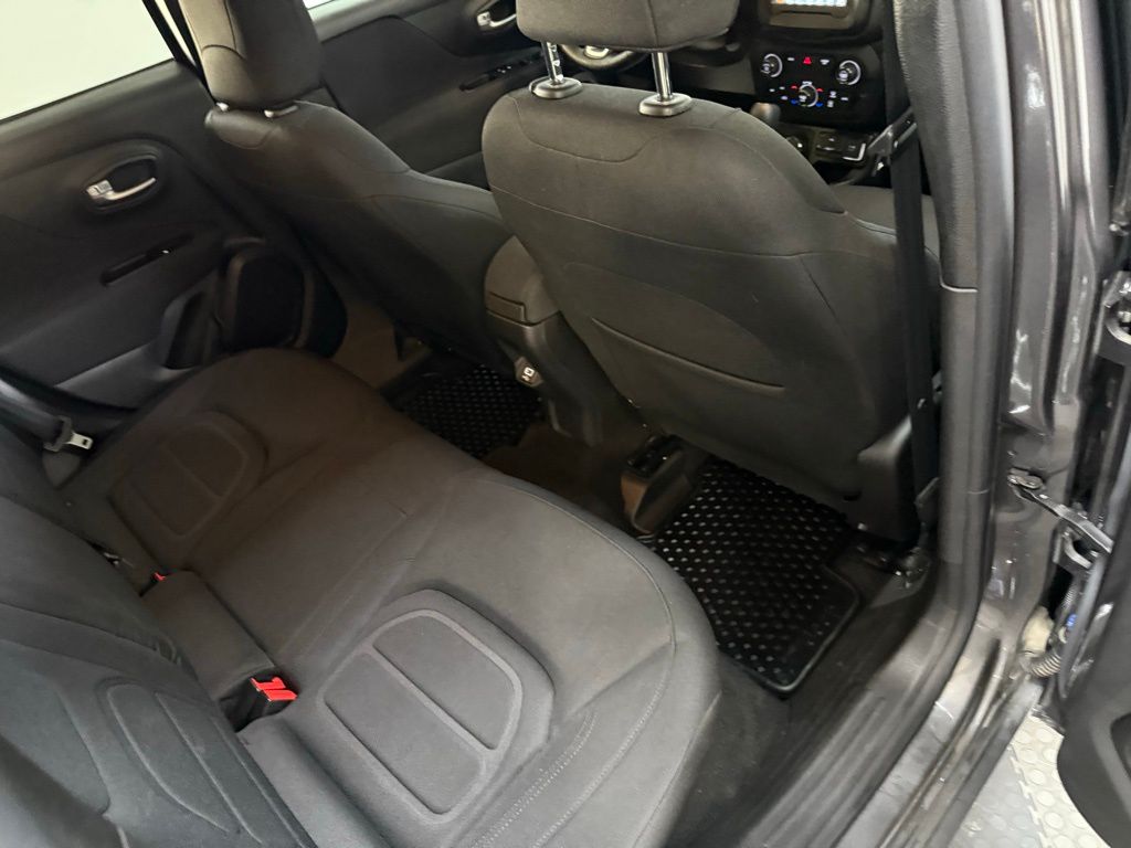 2020 Jeep Renegade Latitude photo 32