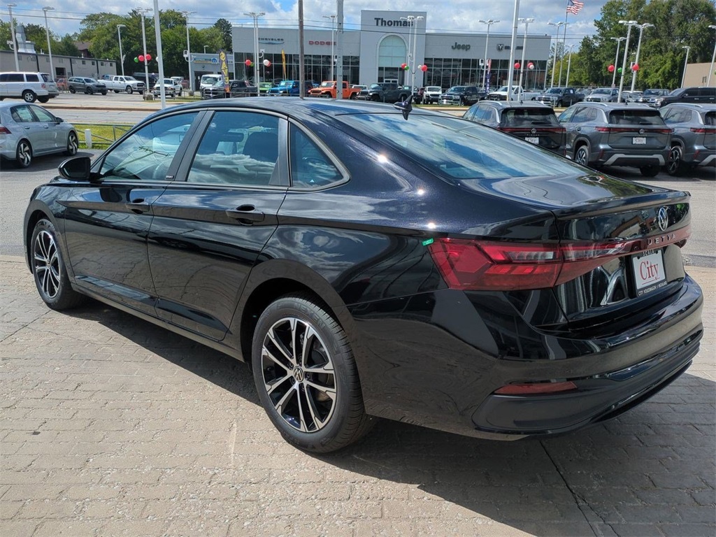 2025 Volkswagen Jetta 1.5T Sport photo 4