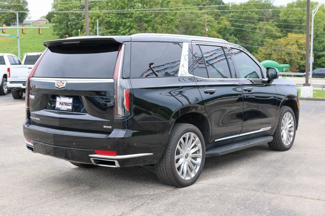 2022 Cadillac Escalade Premium Luxury photo 3