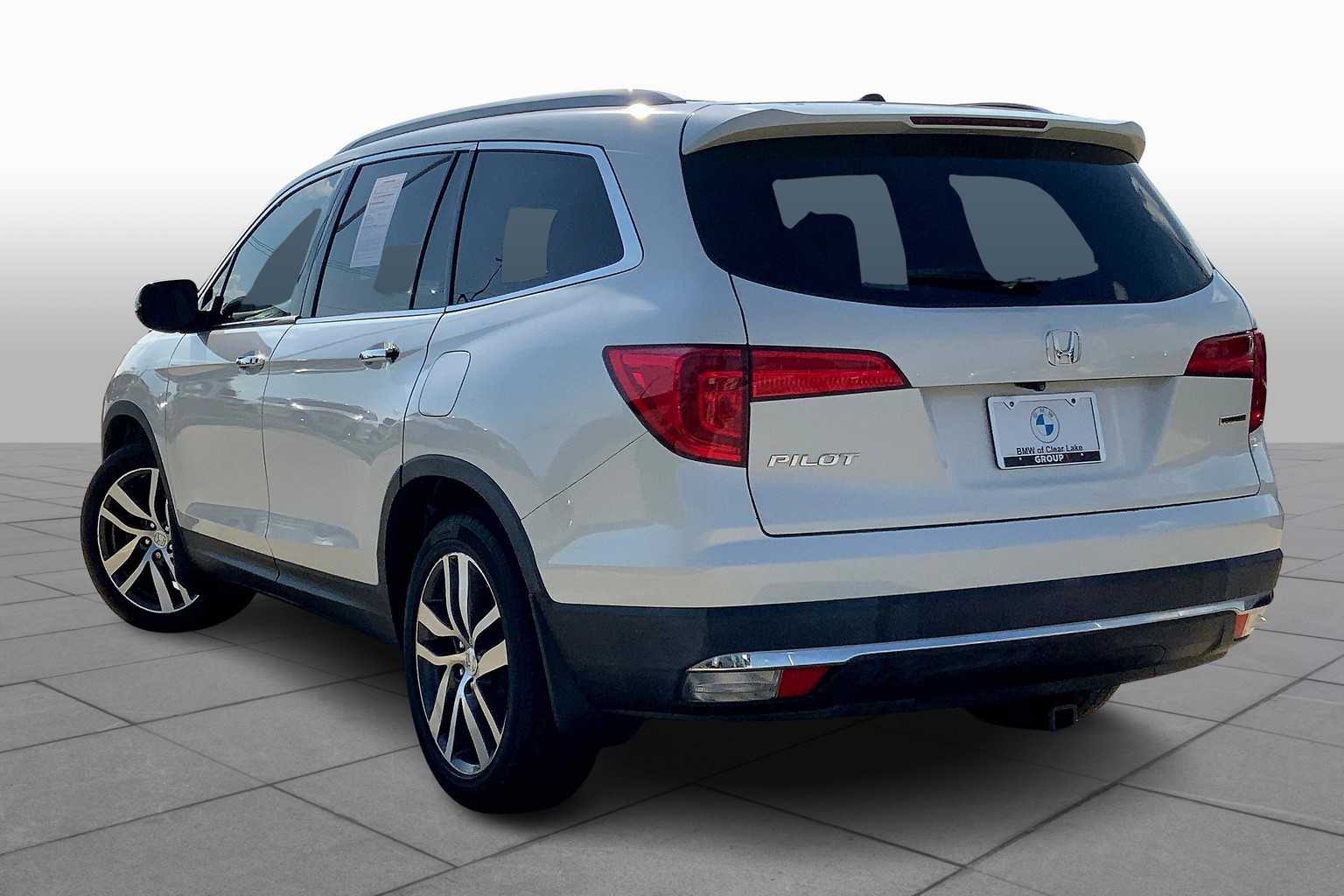 2018 Honda Pilot Touring photo 11