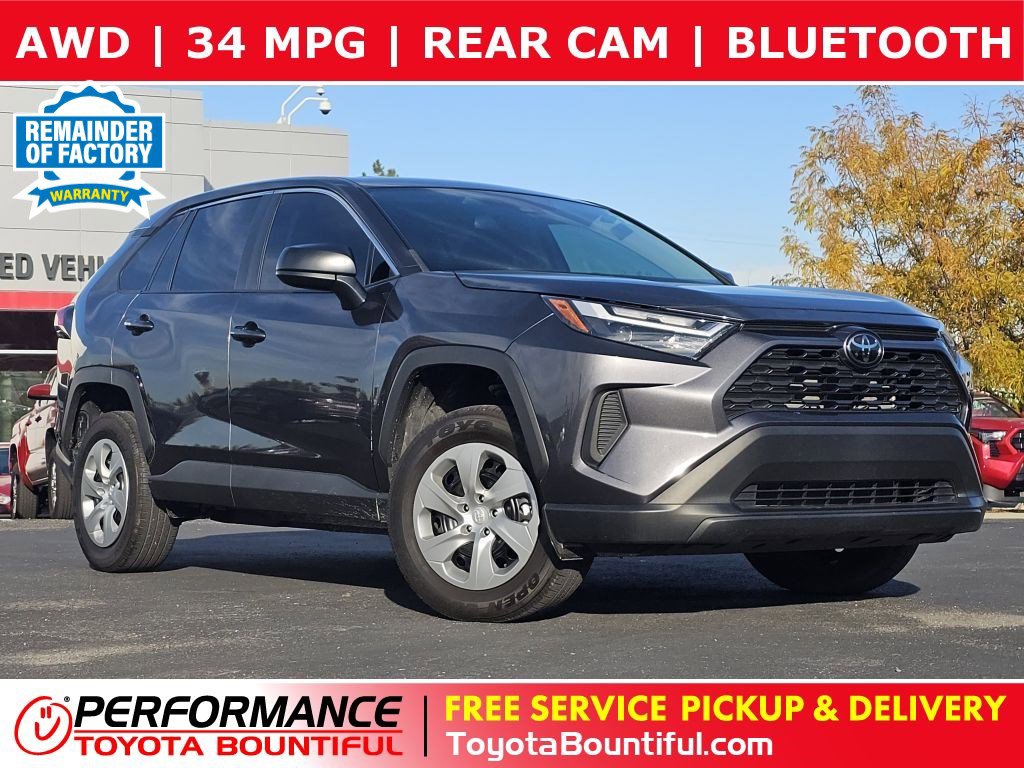 2023 Toyota RAV4 LE's photo