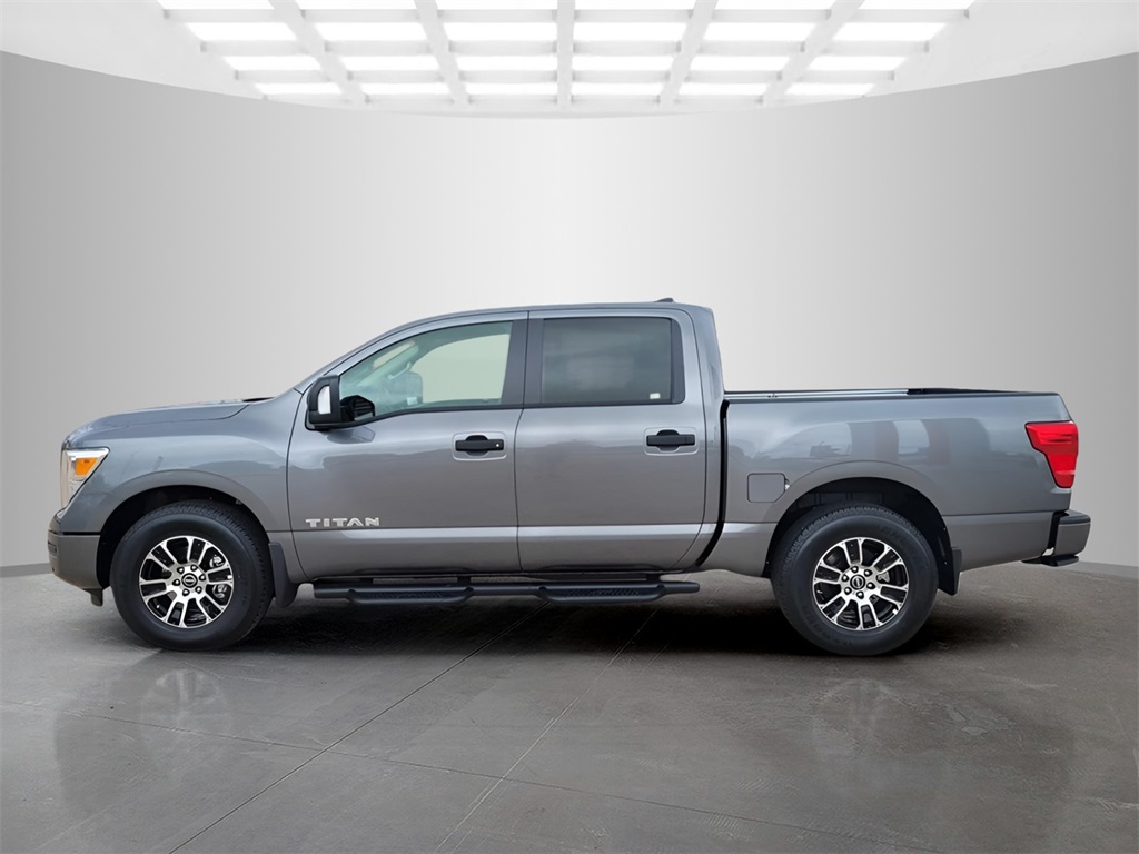 2024 Nissan Titan SV photo 2