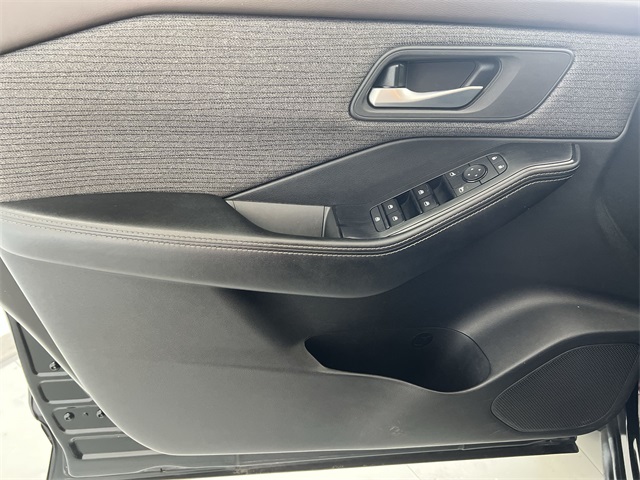2021 Nissan Rogue SV photo 24
