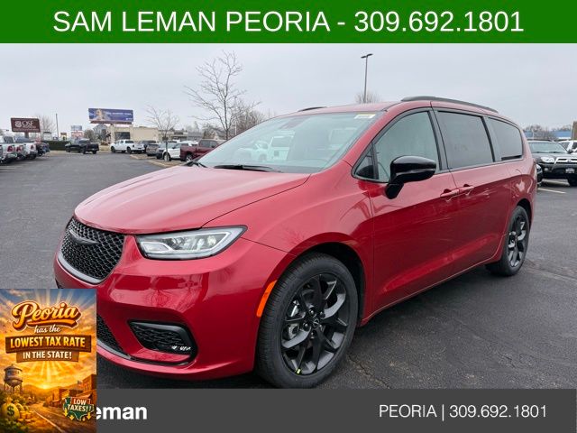2026 Chrysler Pacifica Select's photo