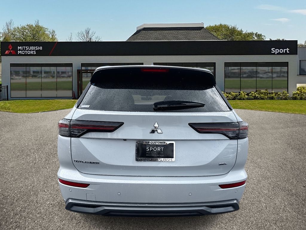 2025 Mitsubishi Outlander SEL photo 4