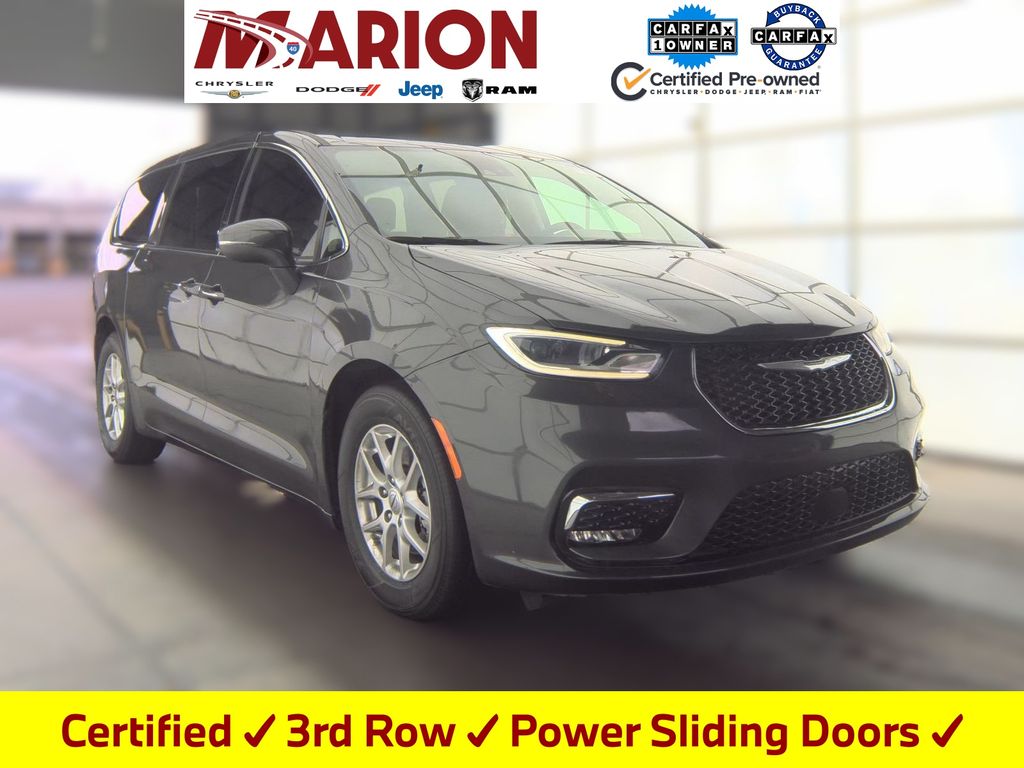 2023 Chrysler Pacifica Touring L's photo