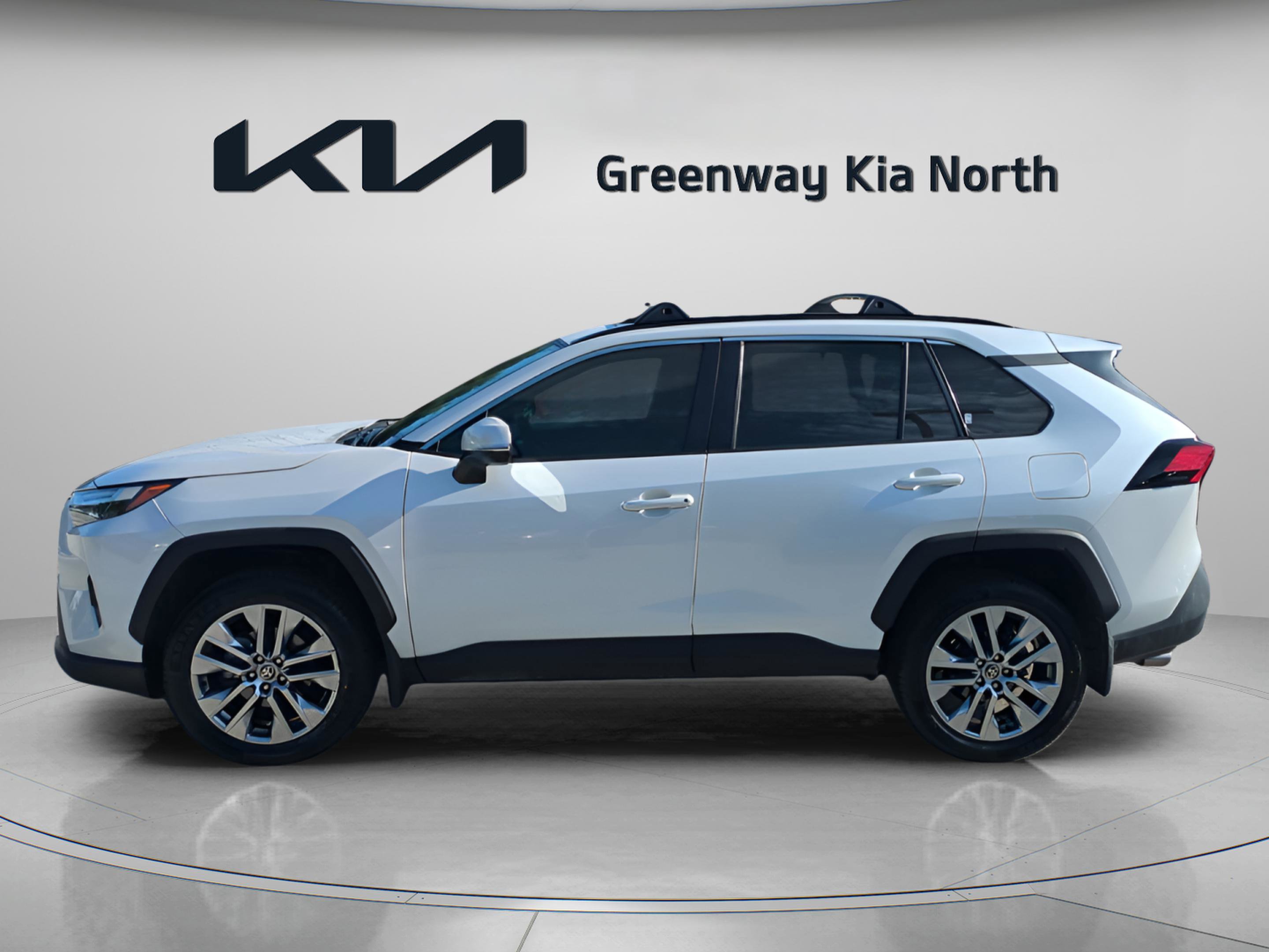 2024 Toyota RAV4 XLE Premium photo 4