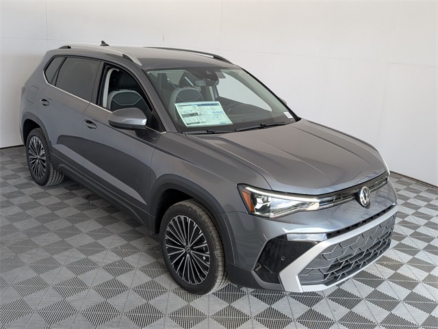 2025 Volkswagen Taos SE photo 2