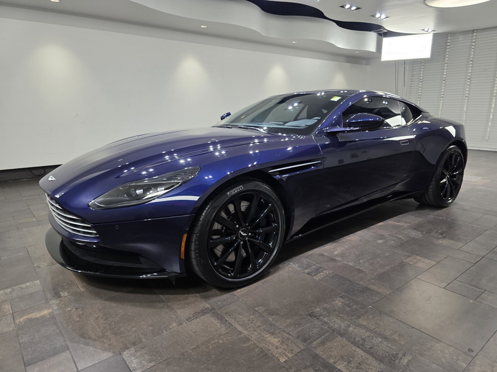 2019 Aston Martin DB11 AM5 photo 25