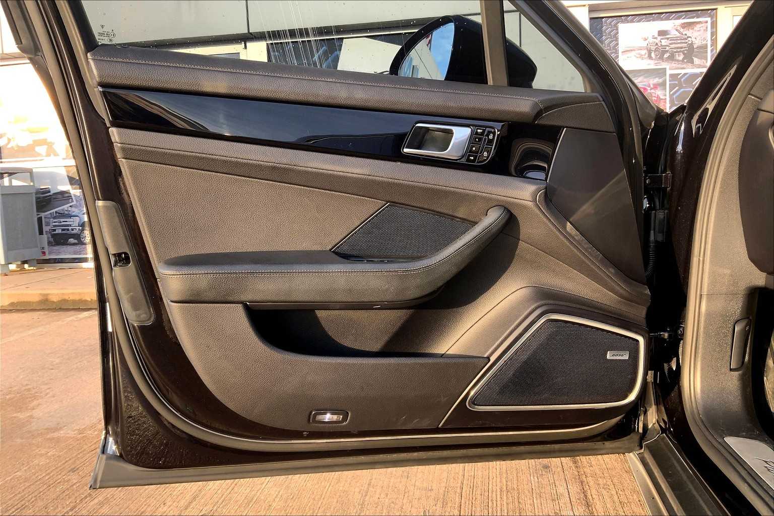 2020 Porsche Panamera 4 E-Hybrid photo 19