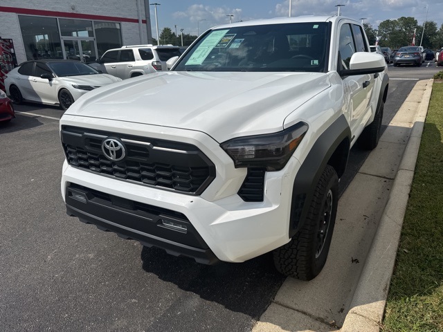 2025 Toyota Tacoma TRD Off-Road photo 3