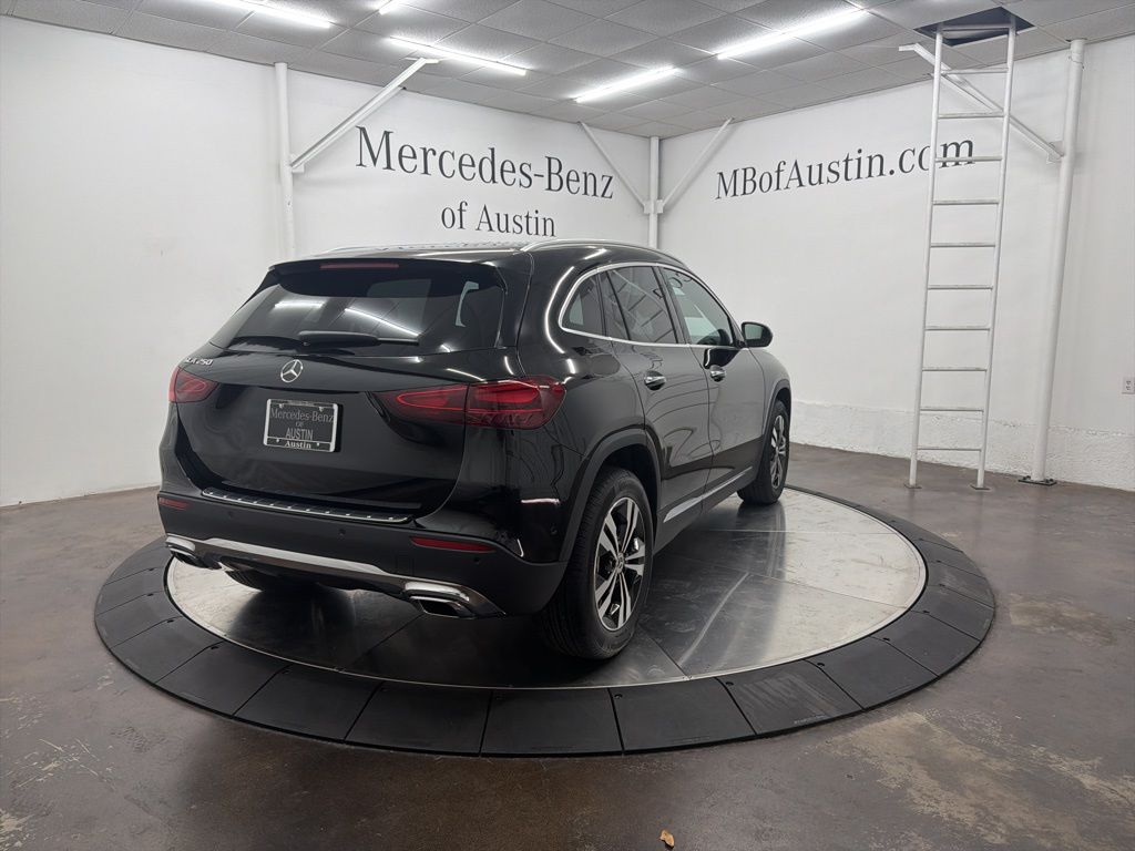 2026 Mercedes Benz GLA 250 photo 4