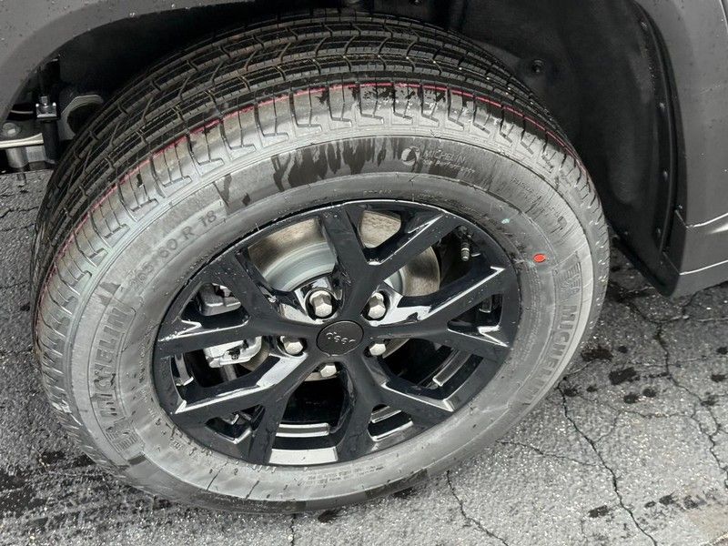 2025 Jeep Grand Cherokee Altitude X photo 4