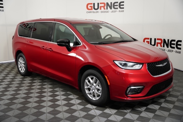 2026 Chrysler Pacifica photo 2