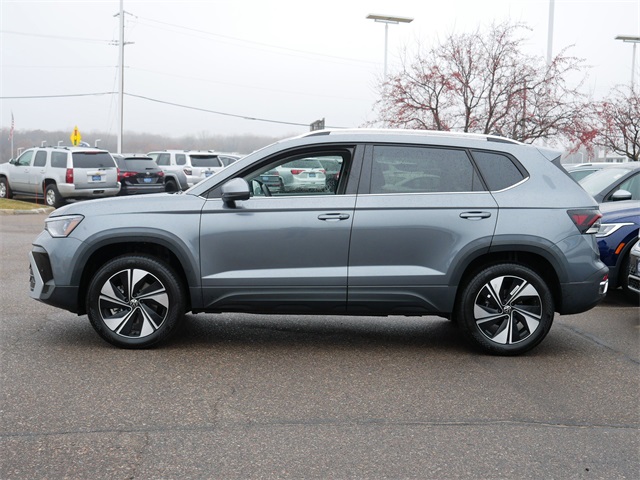 2025 Volkswagen Taos SE photo 3