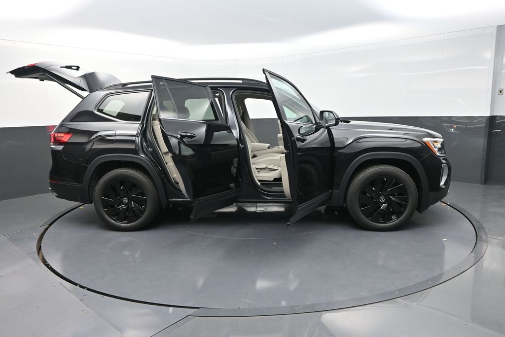 2025 Volkswagen Atlas SE Technology photo 32