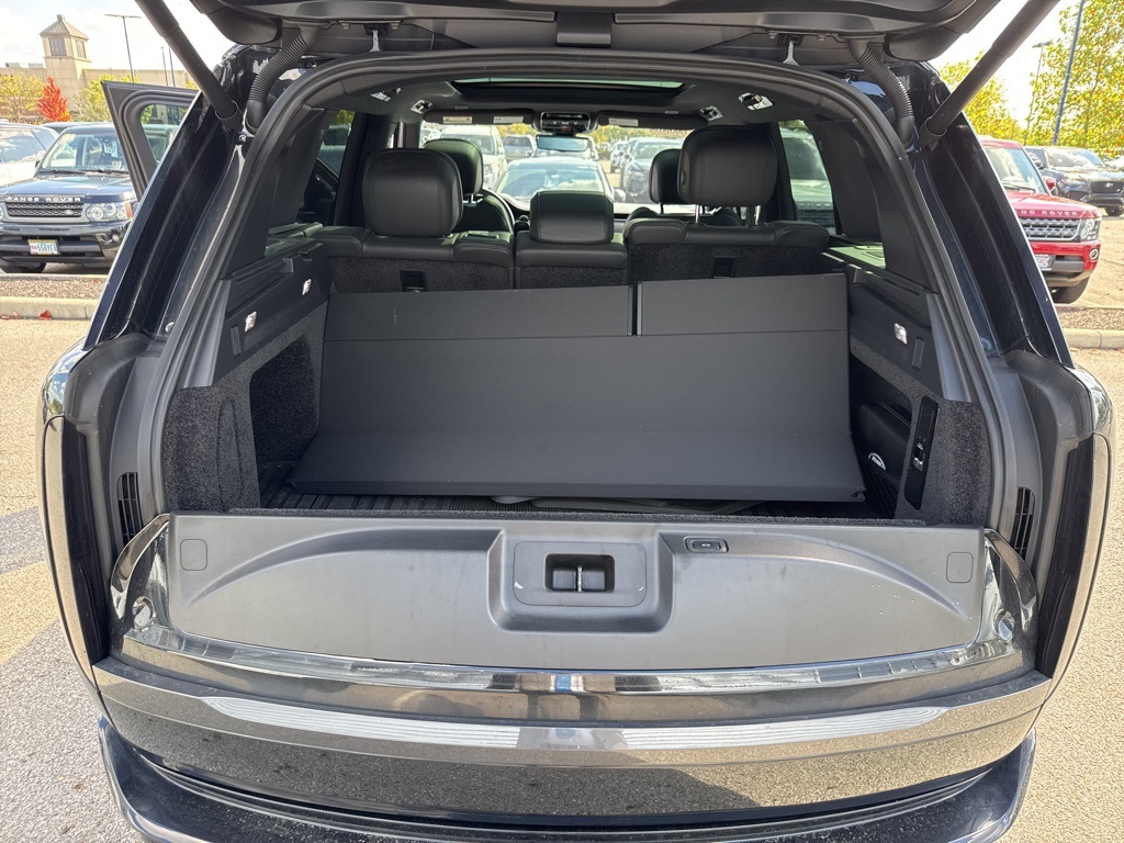 2023 Land Rover Range Rover SE photo 17