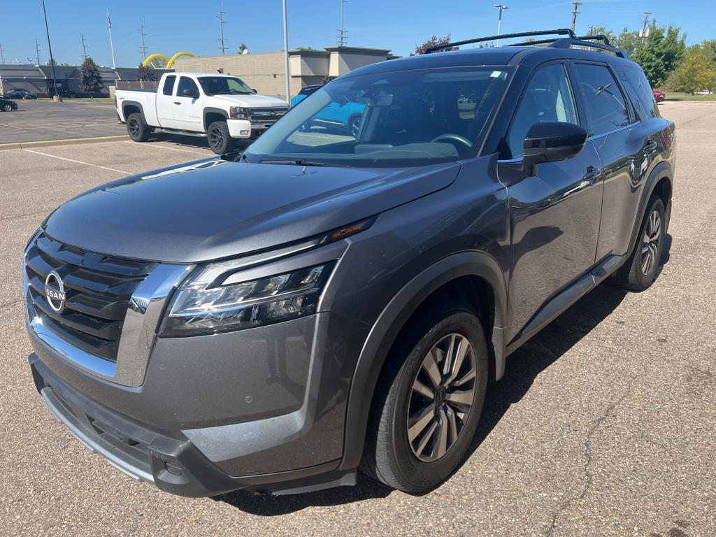 2023 Nissan Pathfinder SL photo 2