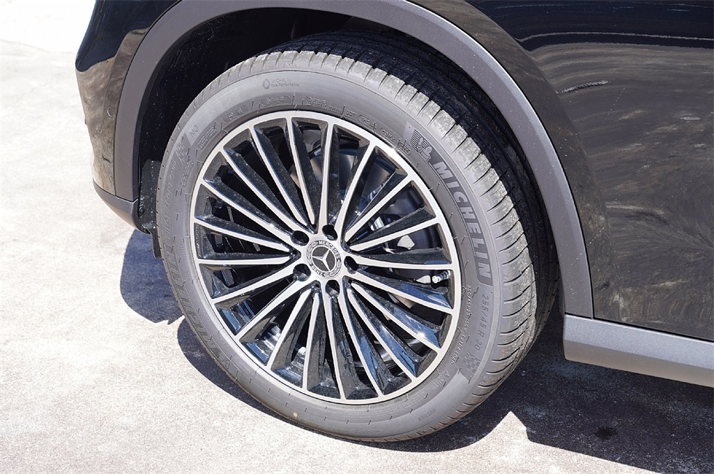 2026 Mercedes Benz GLC 300 photo 9