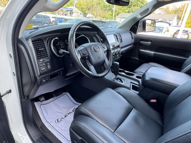 2022 Toyota Sequoia photo 8