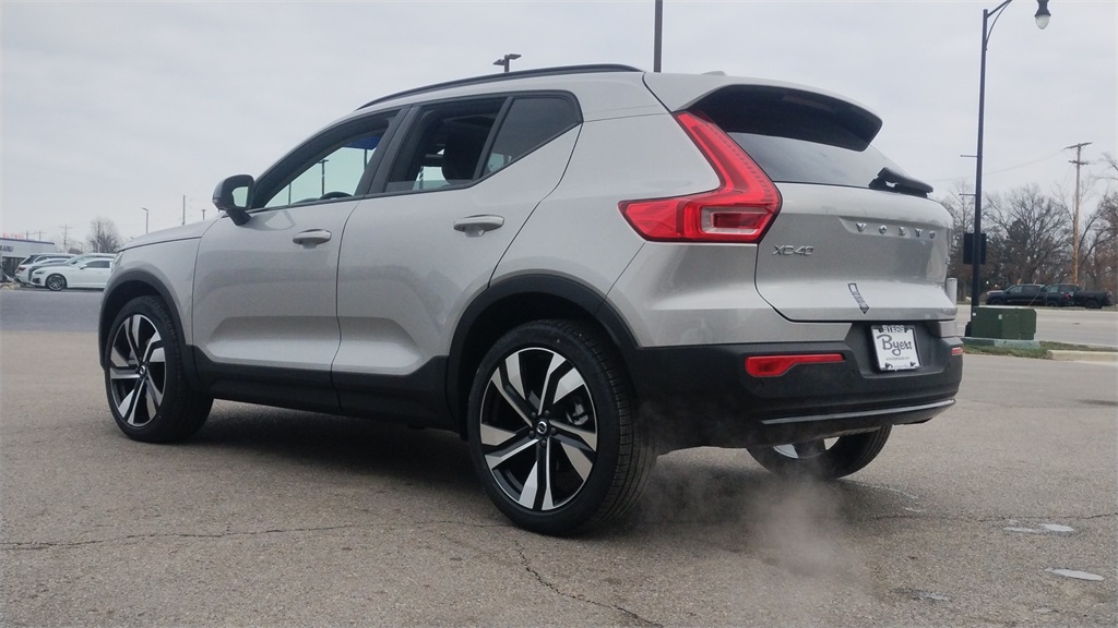 2025 Volvo XC40 photo 4