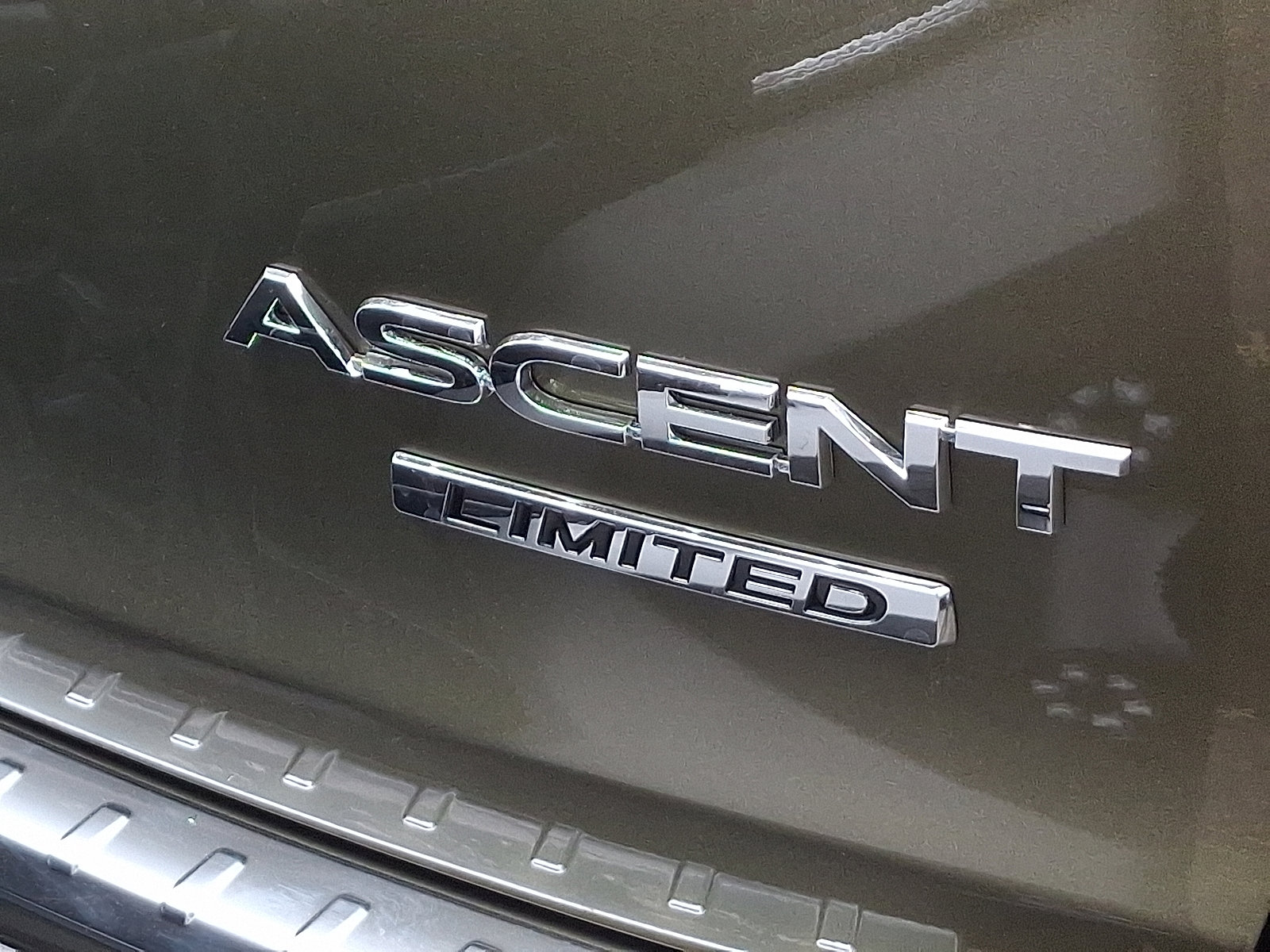 2025 Subaru Ascent Limited photo 3