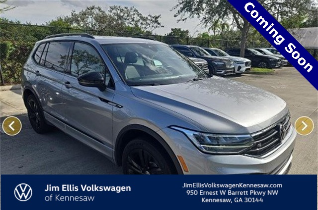 2023 Volkswagen Tiguan SE R-LINE BLACK's photo