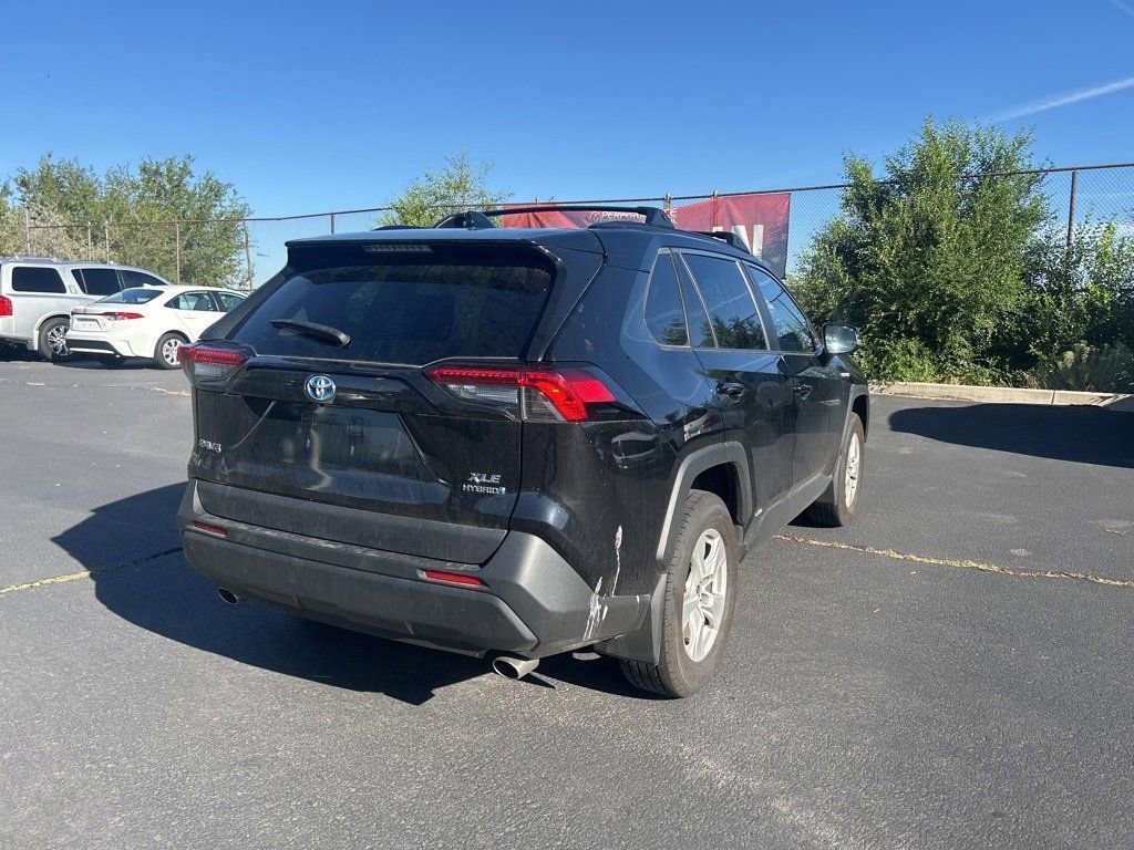 2021 Toyota RAV4 Hybrid XLE photo 3