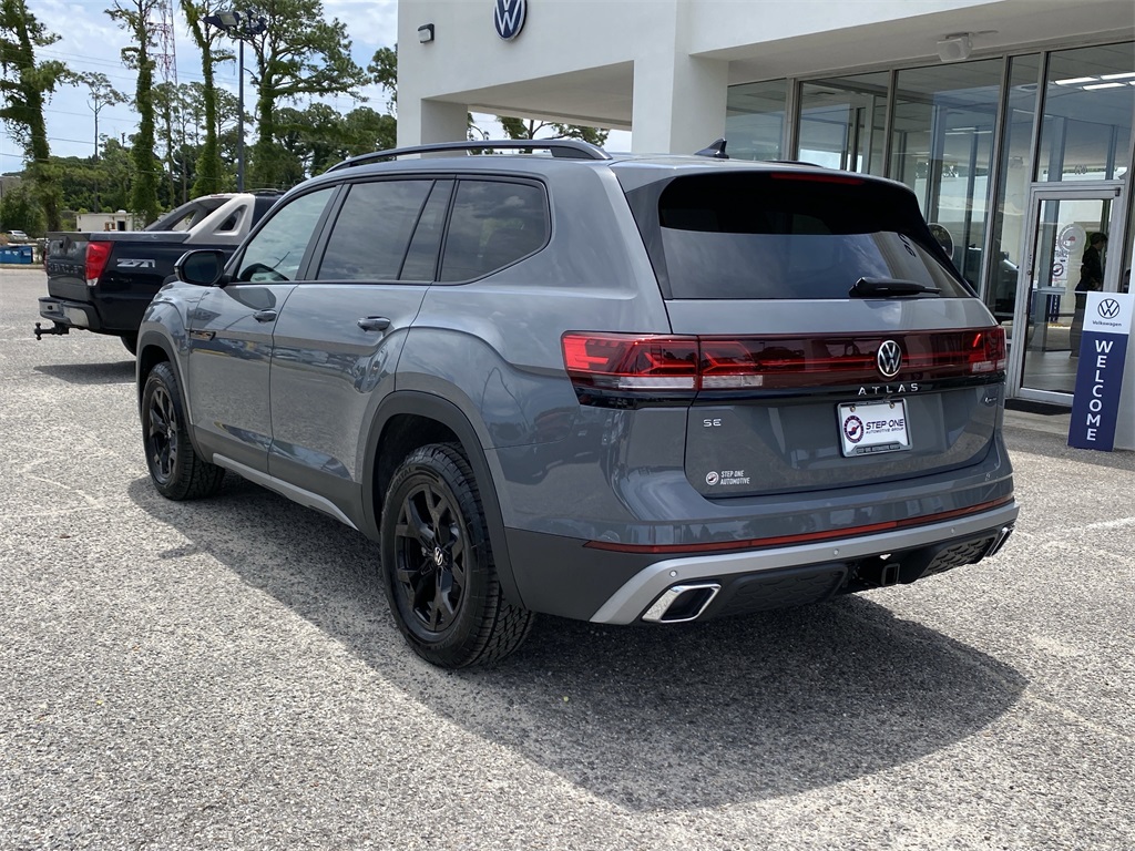 2025 Volkswagen Atlas Peak Edition SE photo 5