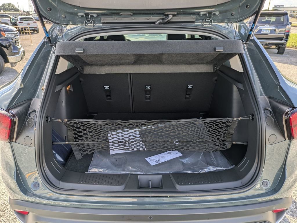 2025 Chevrolet Trax LT photo 24