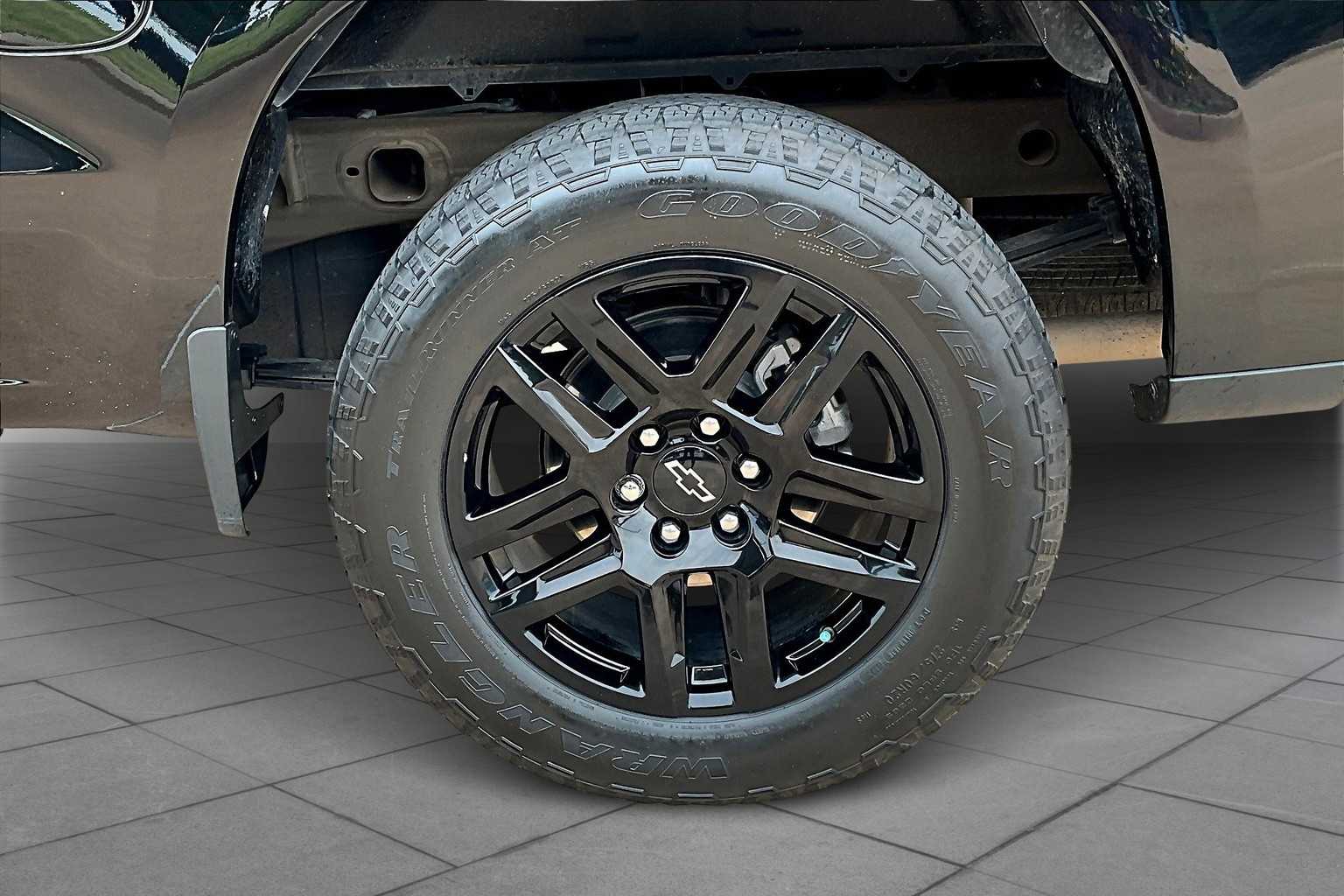 2024 Chevrolet Silverado 1500 RST photo 9
