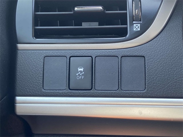 2013 Toyota Camry SE photo 14