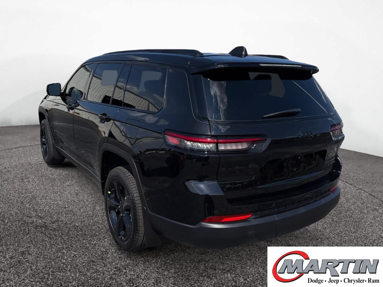 2025 Jeep Grand Cherokee Limited photo 3