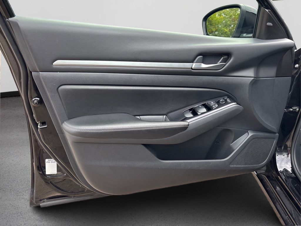 2023 Nissan Altima 2.5 SV photo 25