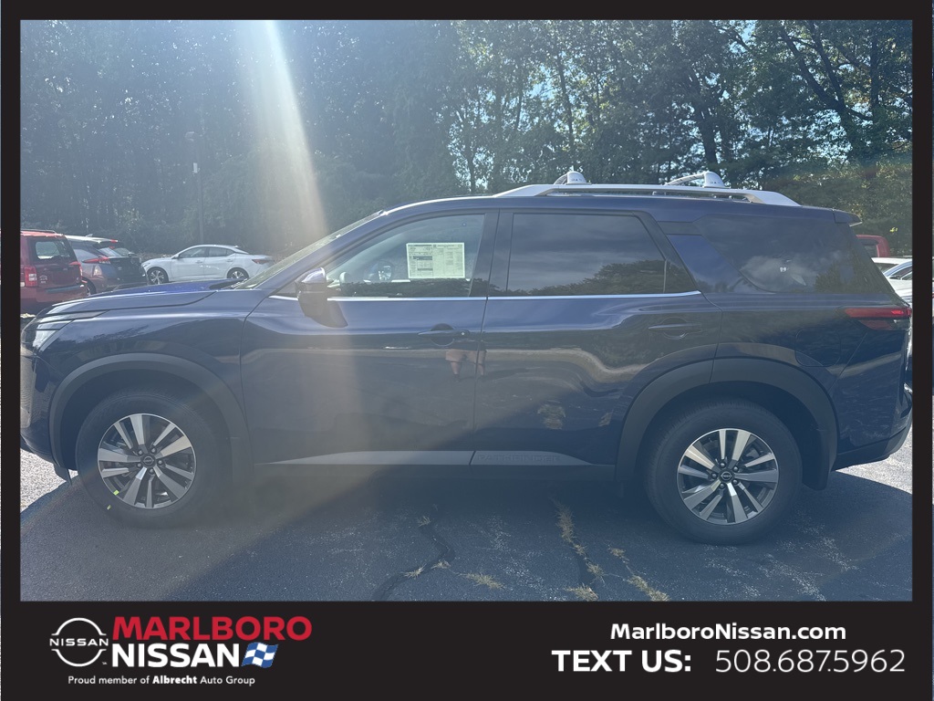 2025 Nissan Pathfinder SL photo 4