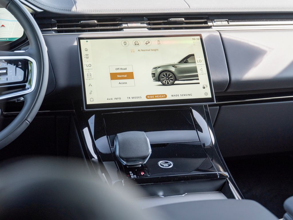 2025 Land Rover Range Rover Sport SE photo 18