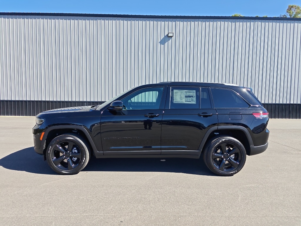 2025 Jeep Grand Cherokee Altitude X photo 2