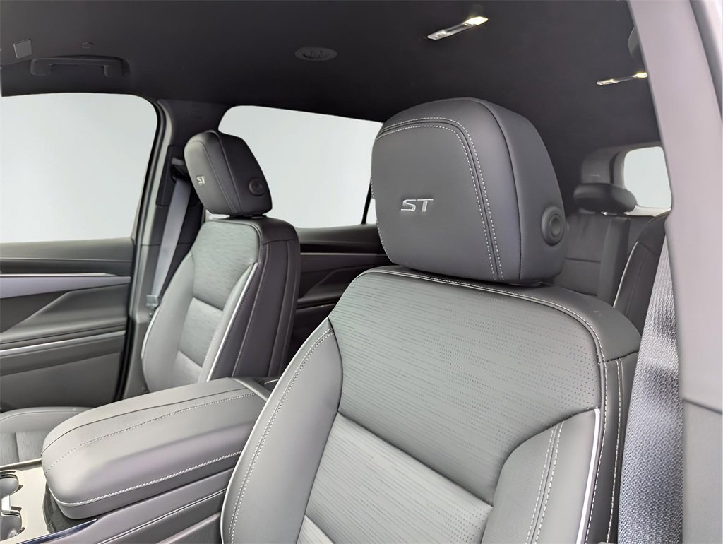 2025 Buick Enclave Sport Touring photo 9