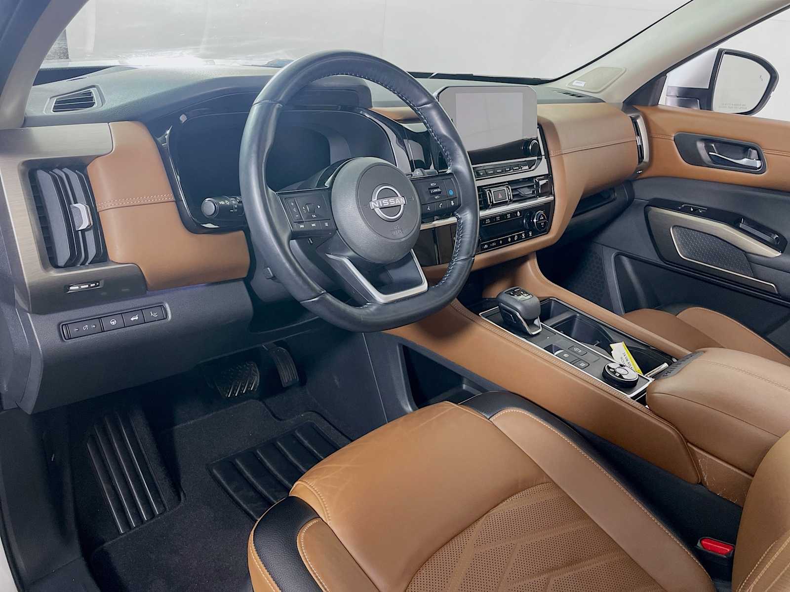 2022 Nissan Pathfinder Platinum photo 7