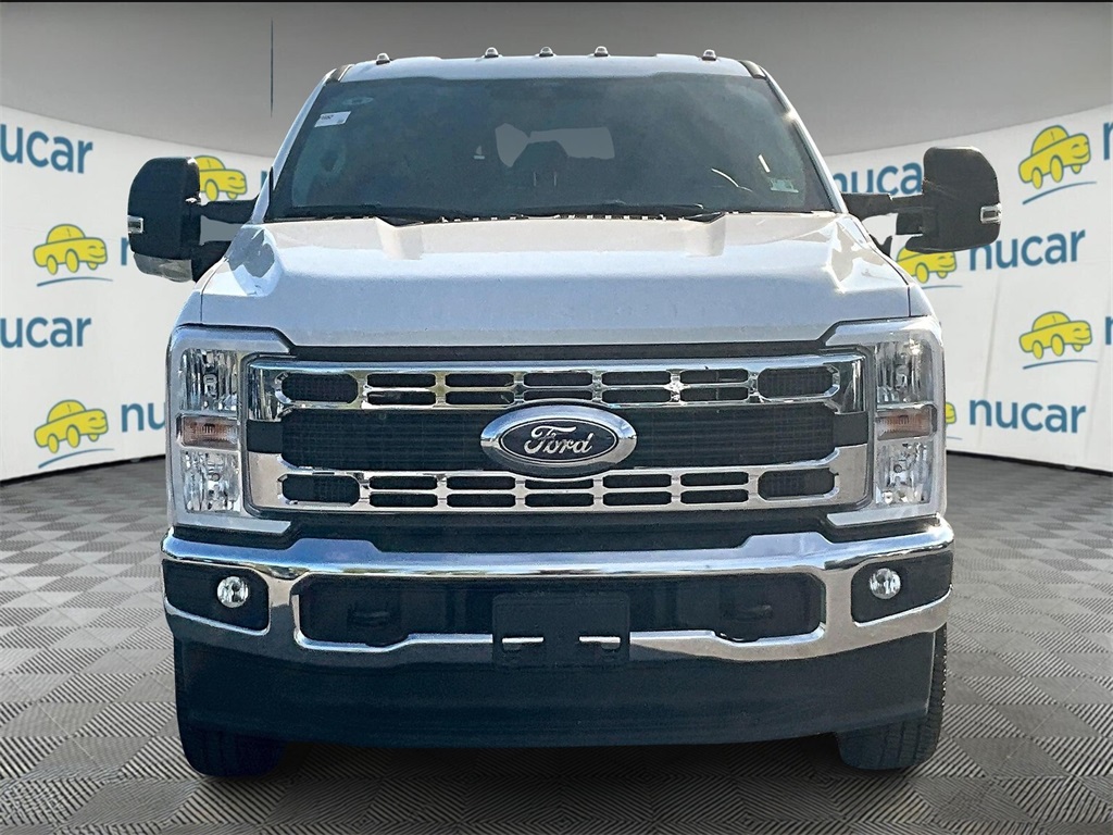 2025 Ford F-350 photo 2