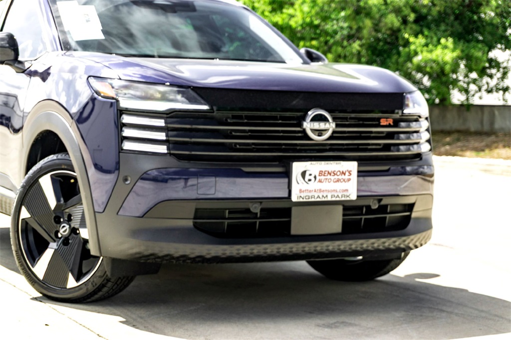 2026 Nissan Kicks SR photo 2