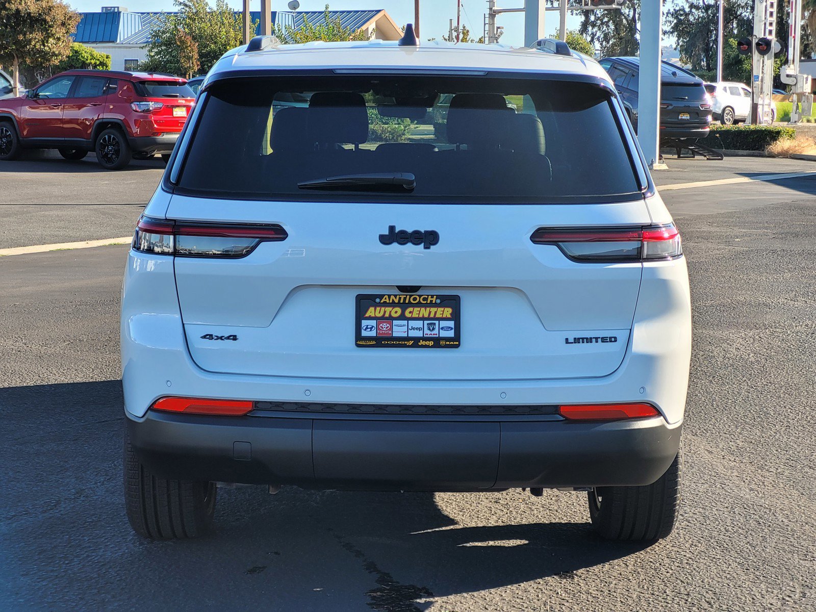 2025 Jeep Grand Cherokee Limited photo 4