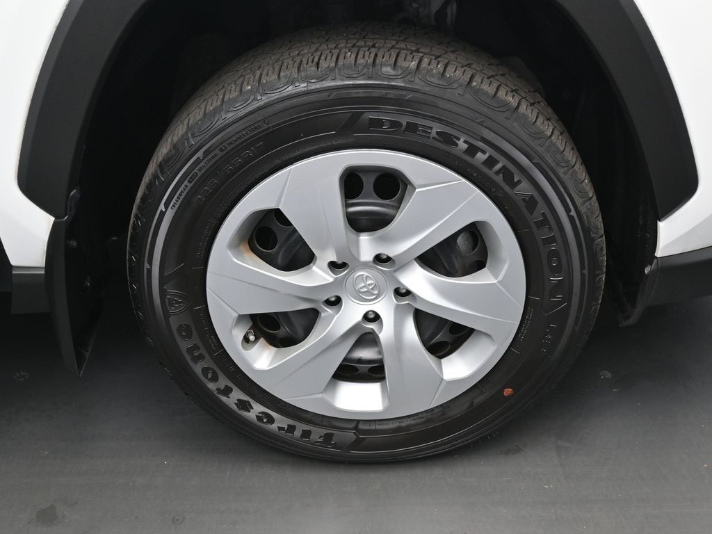 2022 Toyota RAV4 LE photo 31