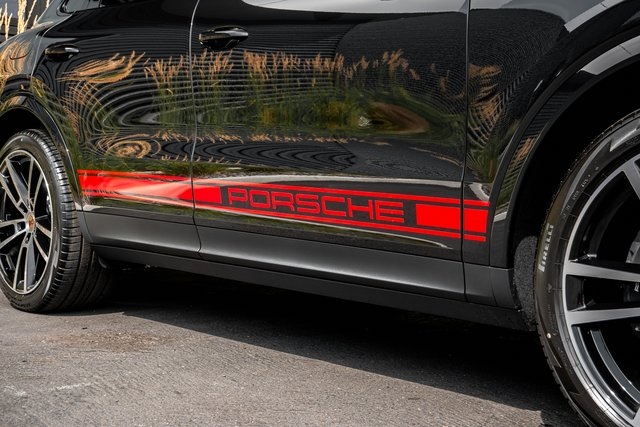 2025 Porsche Cayenne Coupe photo 8