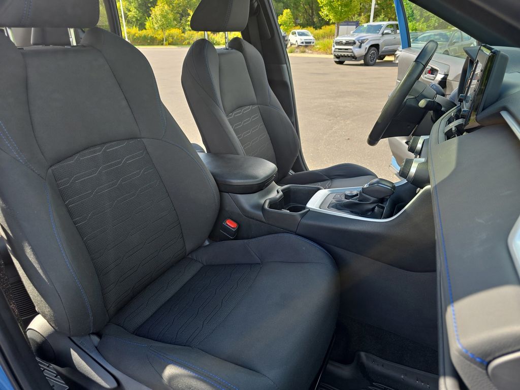 2022 Toyota RAV4 Hybrid SE photo 10