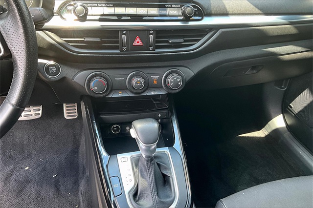 2020 Kia Forte GT-Line photo 14